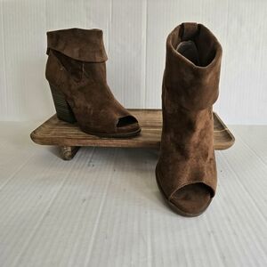 So Nochill Peep Toe Ankle Boots Sz 9 Brown Cuffed Block Heel Faux Suede Pull On
